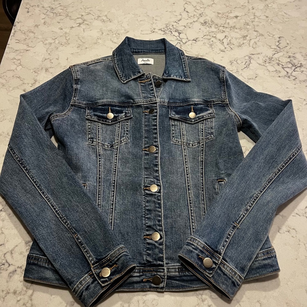 NWOT Amalli Talli Women's Denim Jacket Classic Blue Jean Jacket‎ Size S Tall